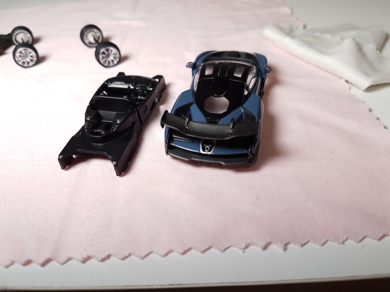 Illustration for article titled Mini GT McLaren Senna in Victory Grey